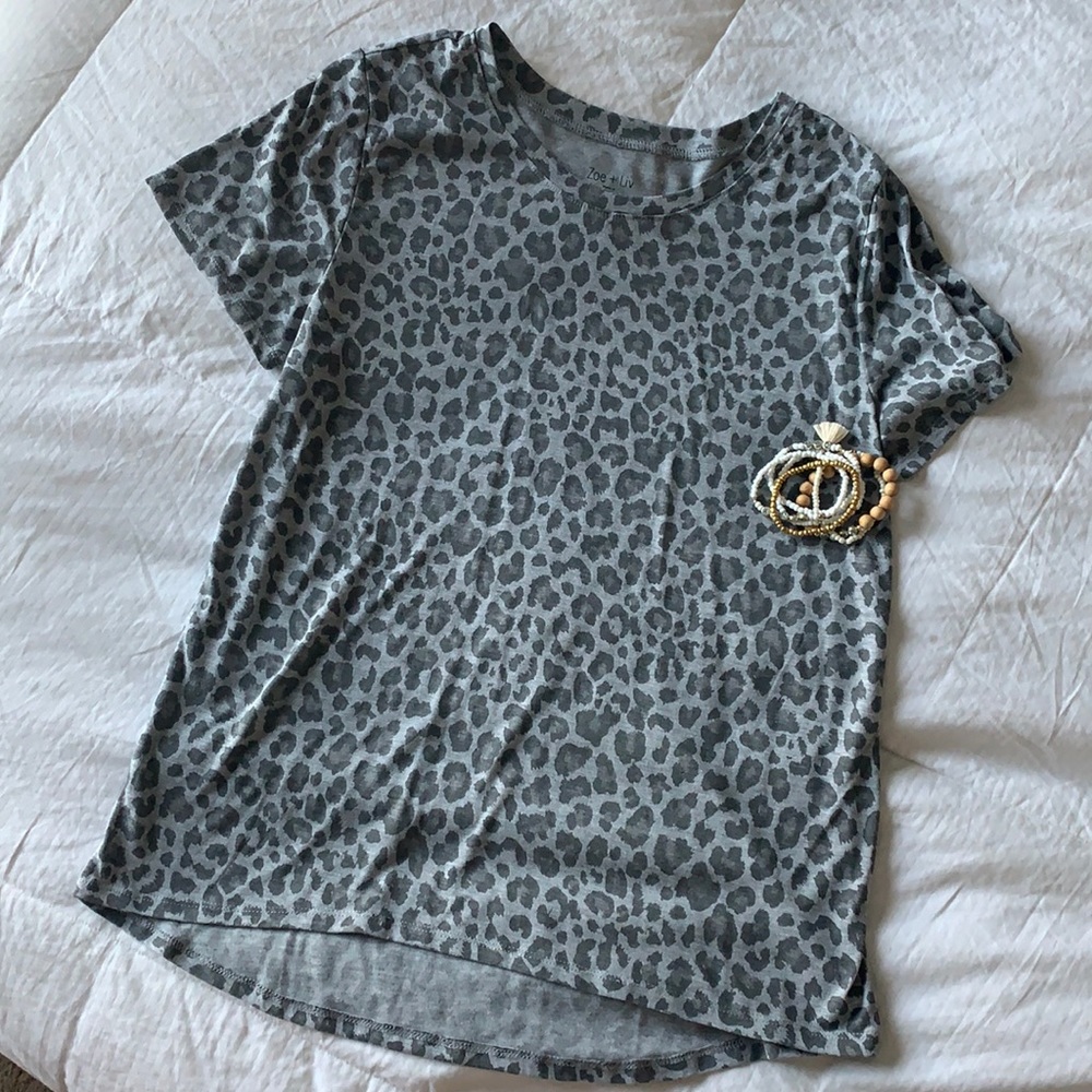 Zoe & Liv t shirt